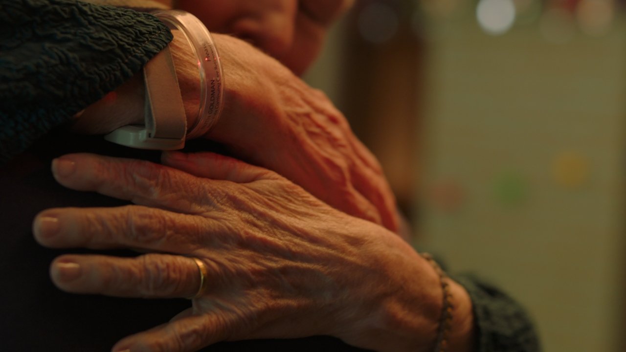 Familiar Touch Movie Screenshot 4