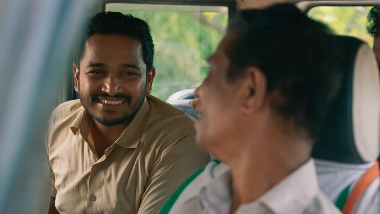 Palthu Janwar Movie Screenshot 1