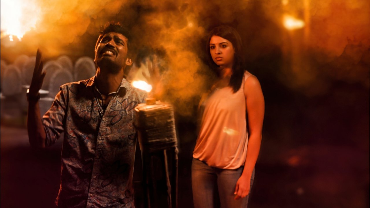 Mayakkam Enna Movie Screenshot 2