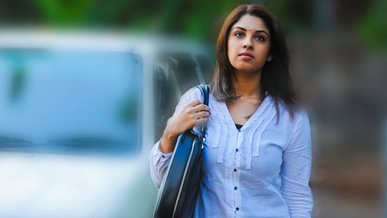 Mayakkam Enna Movie Screenshot 1