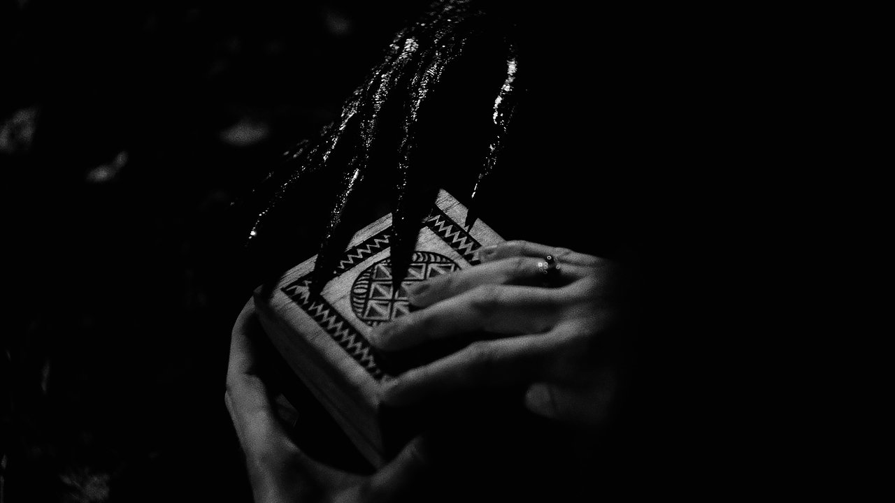 When Darkness Comes Movie Screenshot 4