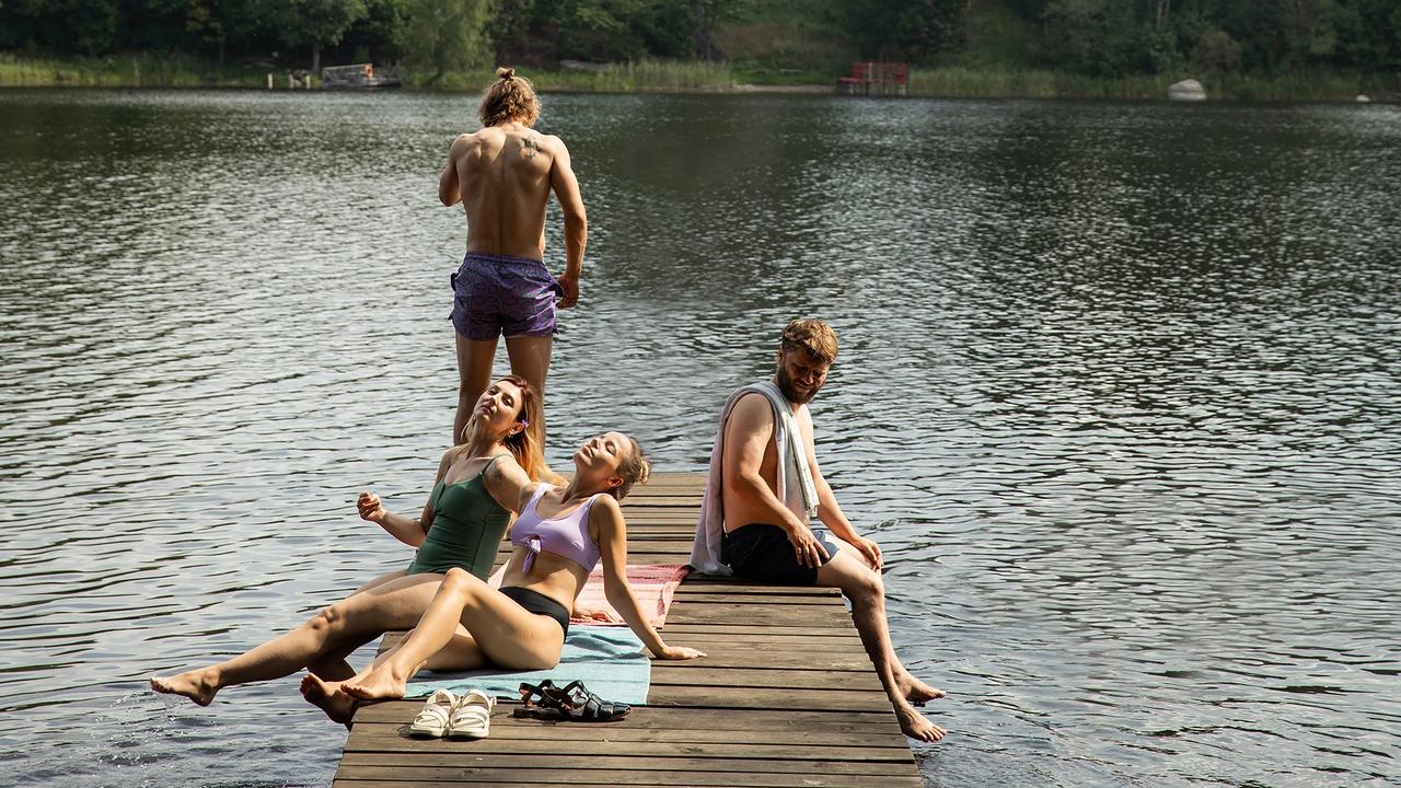 Drowning Dry Movie Screenshot 1