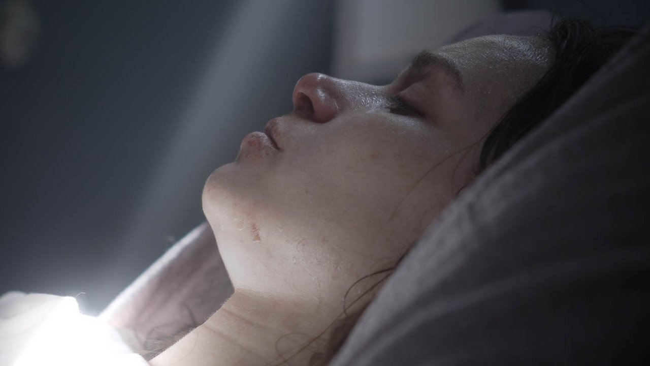 Starry Eyes Movie Screenshot 4