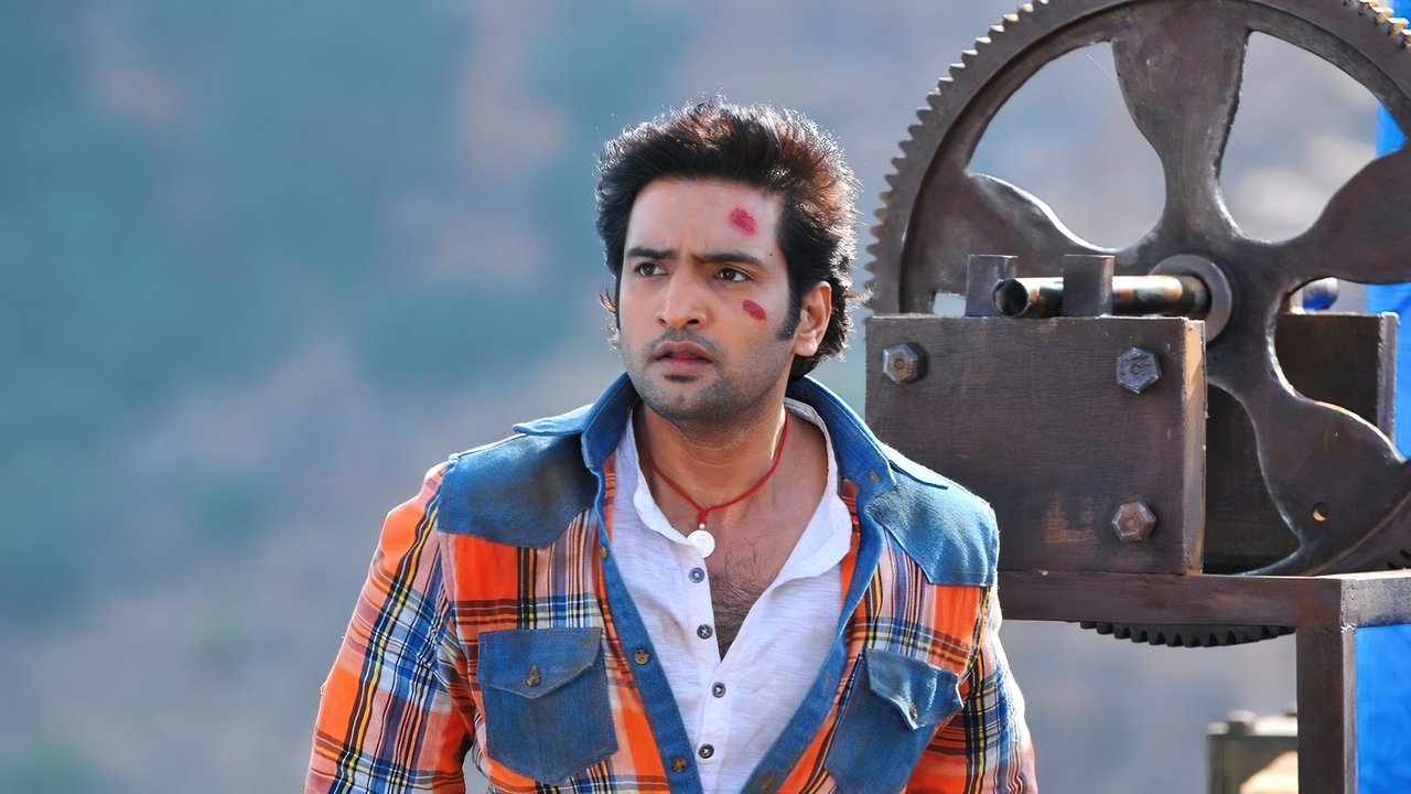 Vallavanukku Pullum Aayudham Movie Screenshot 1