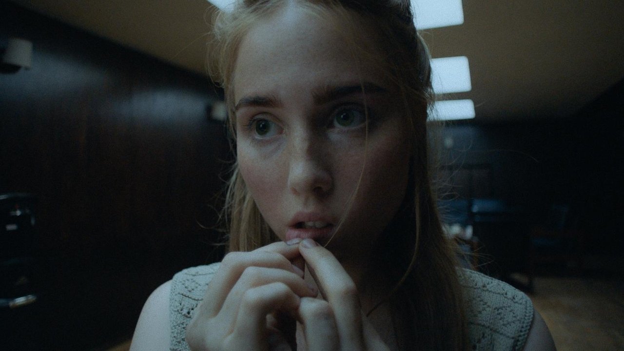The Night Screening Movie Screenshot 3